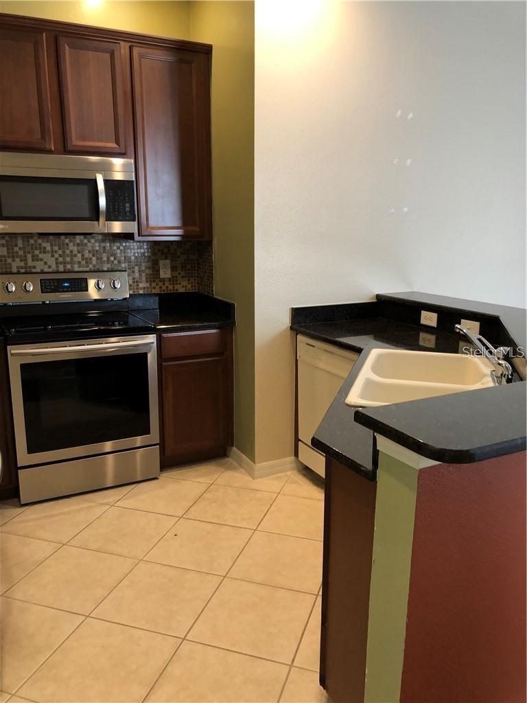Image 4 of 6 For 3581 Parkridge Circle 13-204