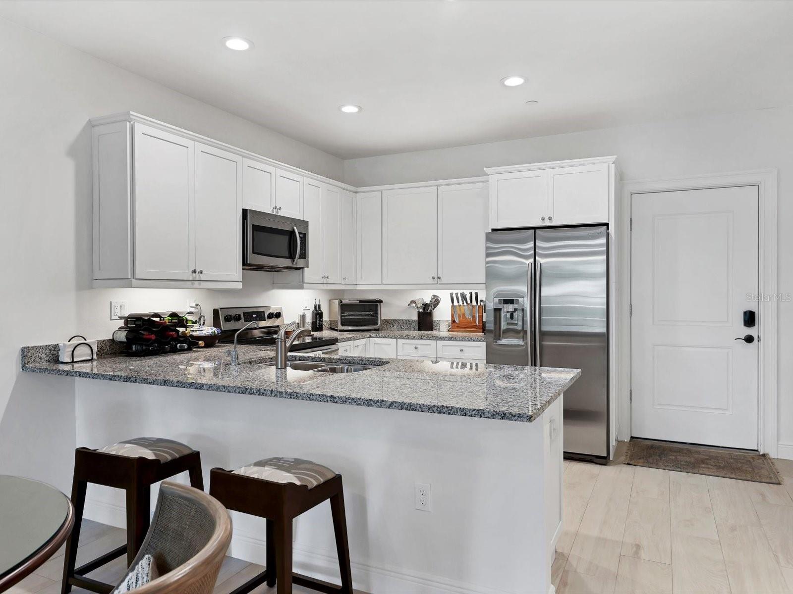Image 10 of 47 For 525 Orange Avenue 204