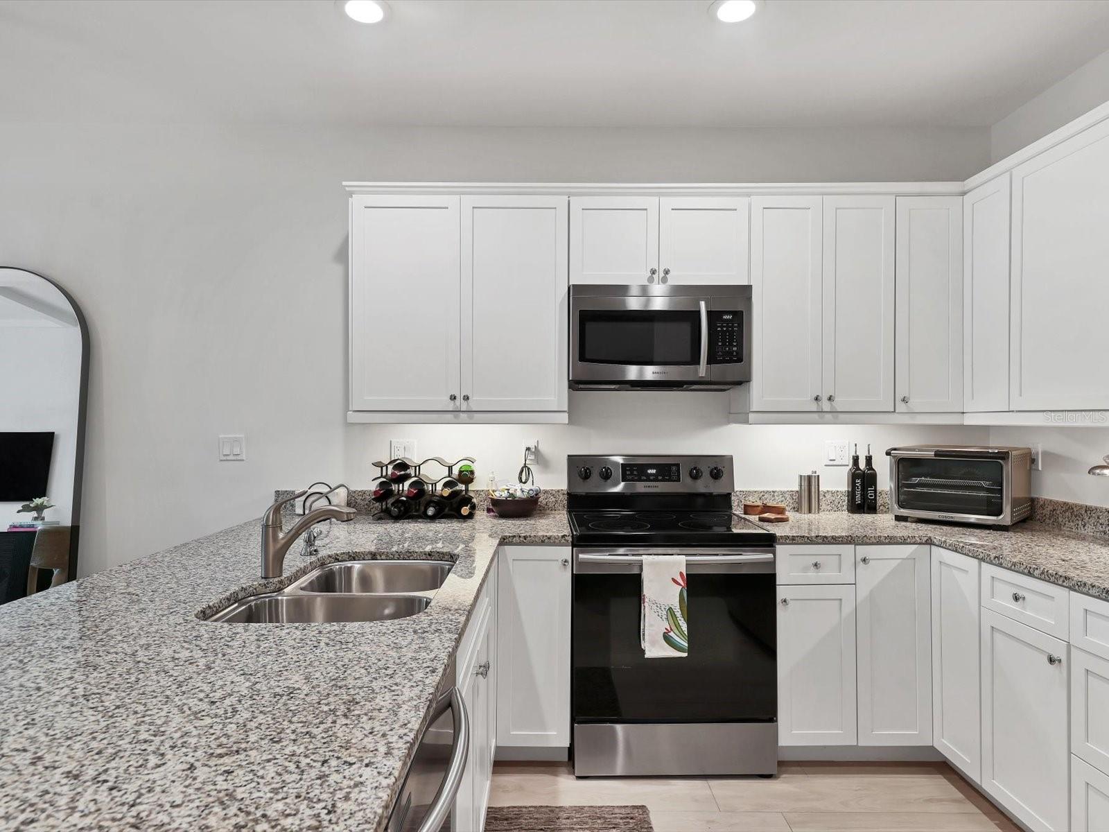 Image 11 of 47 For 525 Orange Avenue 204