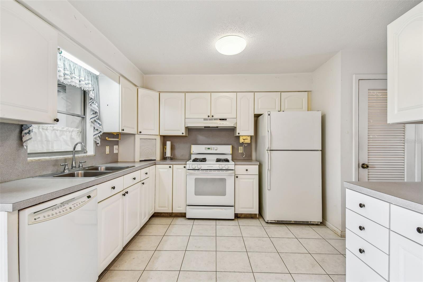 Image 13 of 75 For 5070 Lily Street N