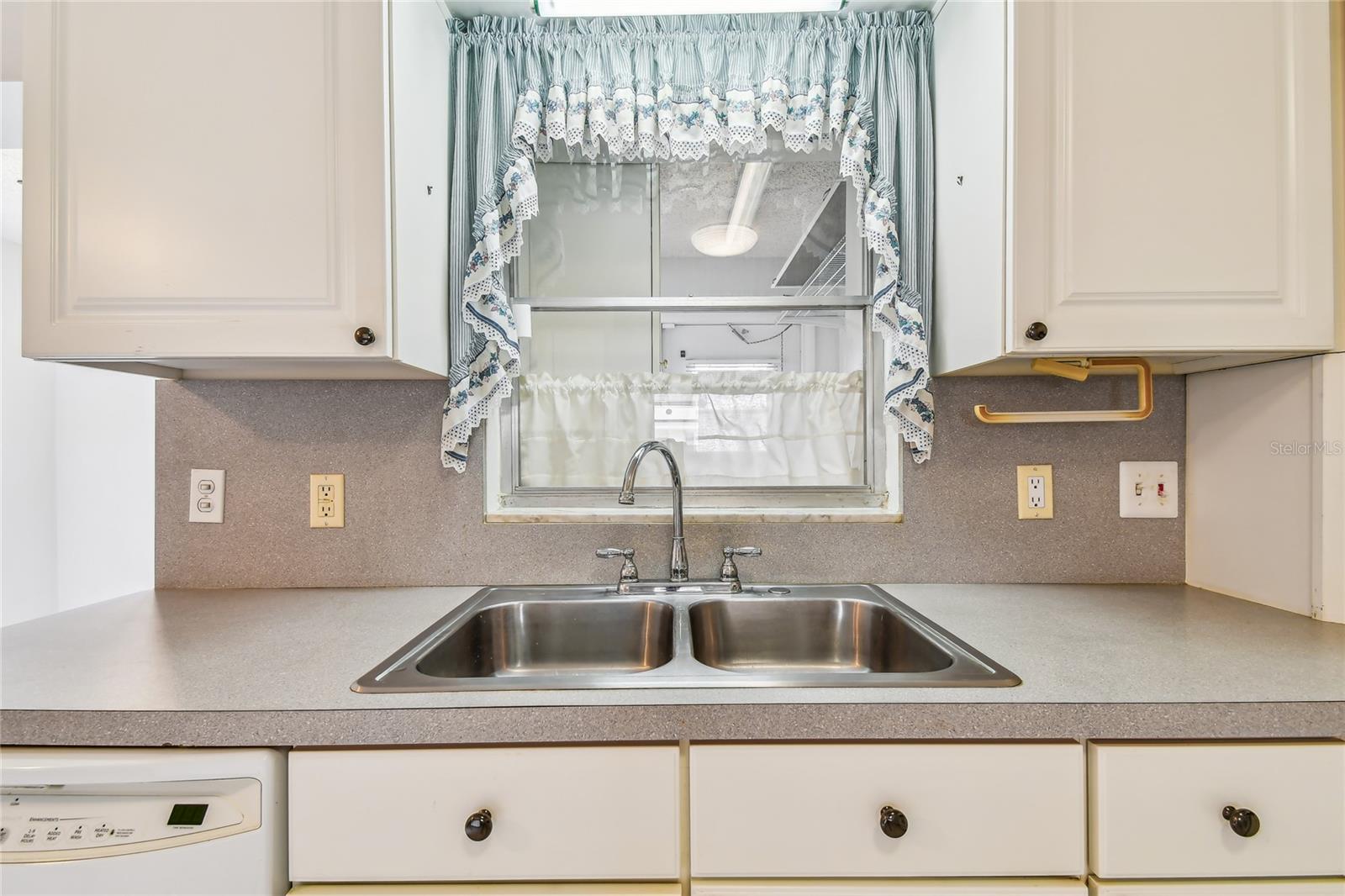Image 17 of 75 For 5070 Lily Street N