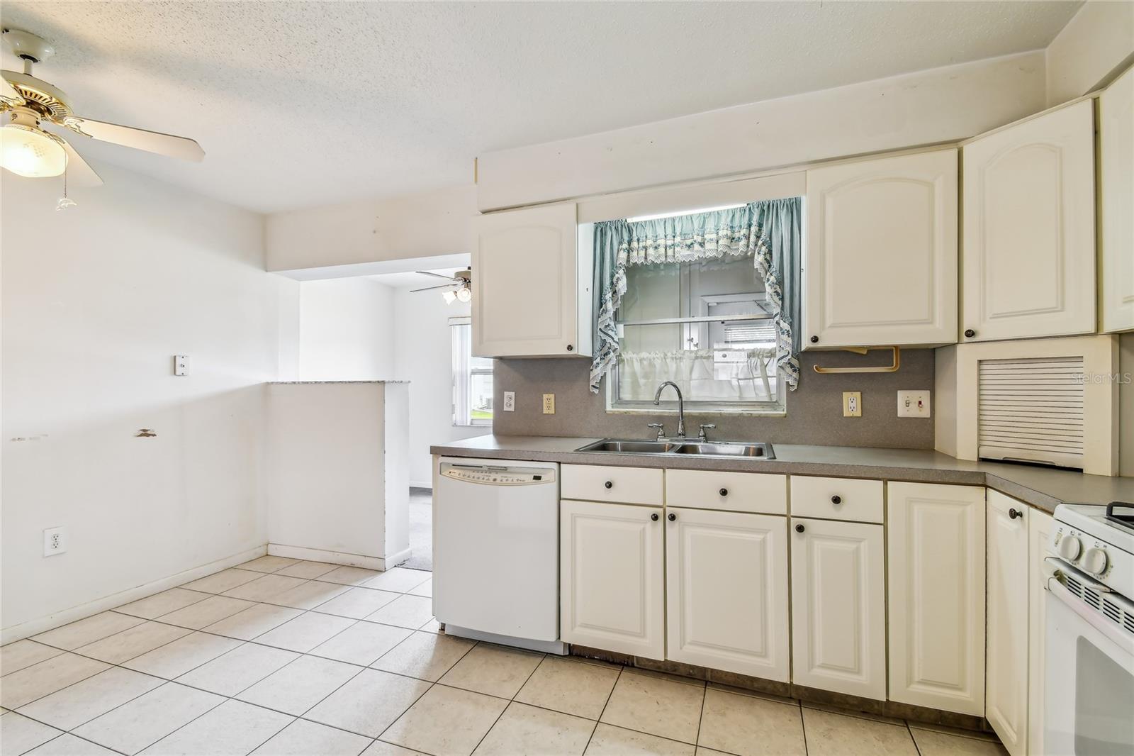 Image 18 of 75 For 5070 Lily Street N