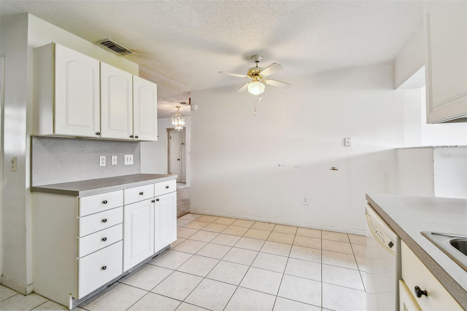 Image 20 of 75 For 5070 Lily Street N