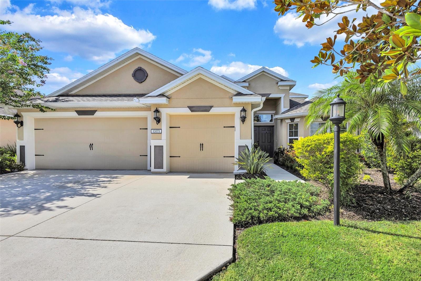 Image 19 of 77 For 12071 Forest Park Circle