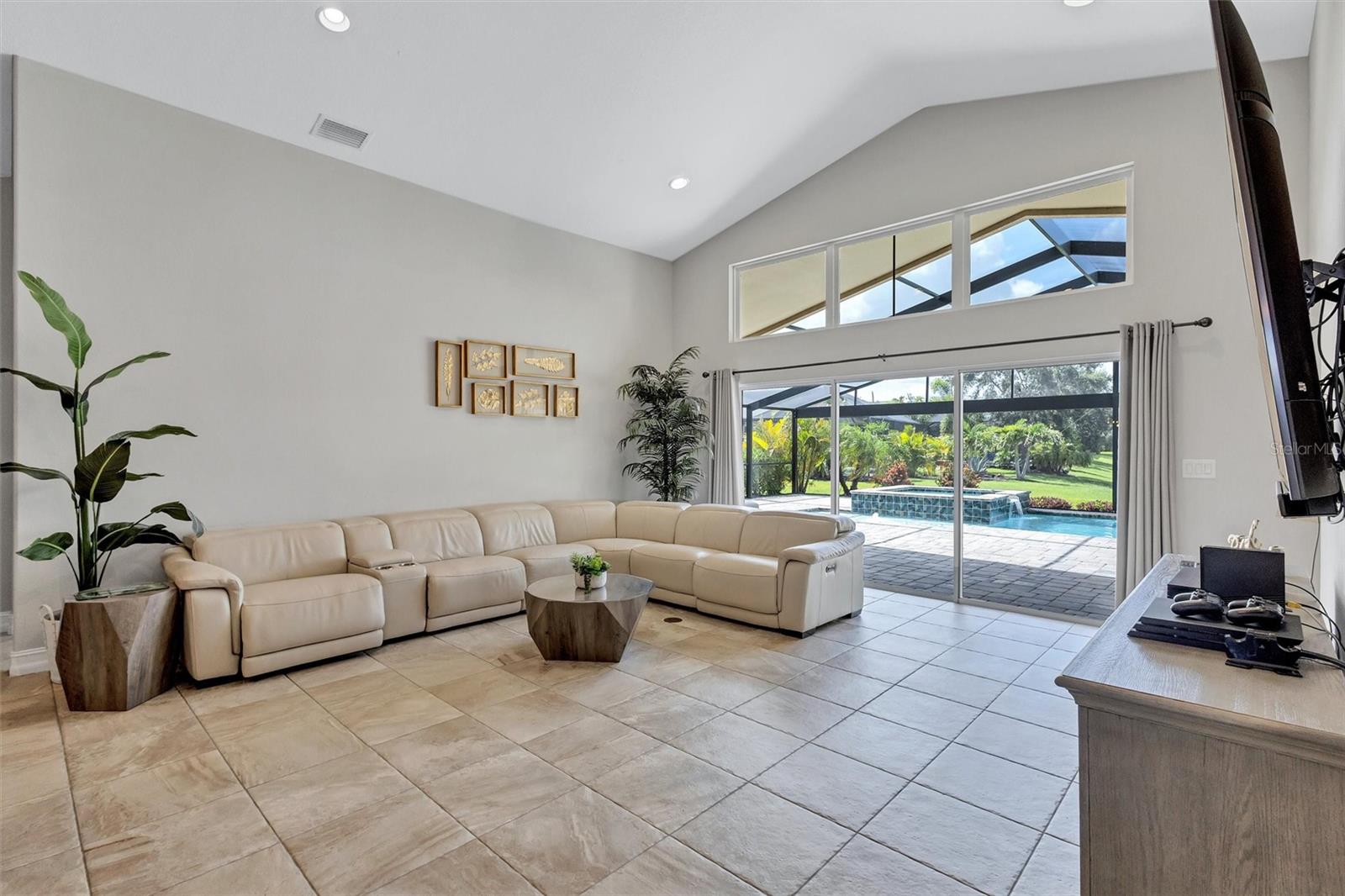 Image 39 of 77 For 12071 Forest Park Circle