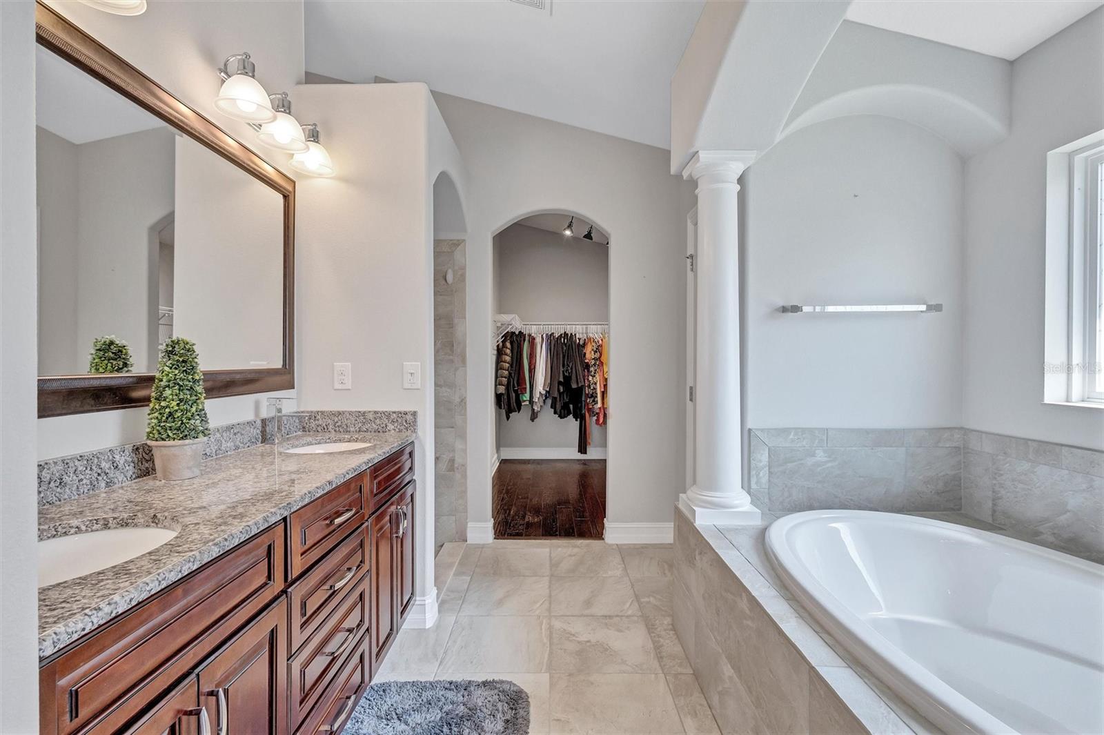 Image 49 of 77 For 12071 Forest Park Circle