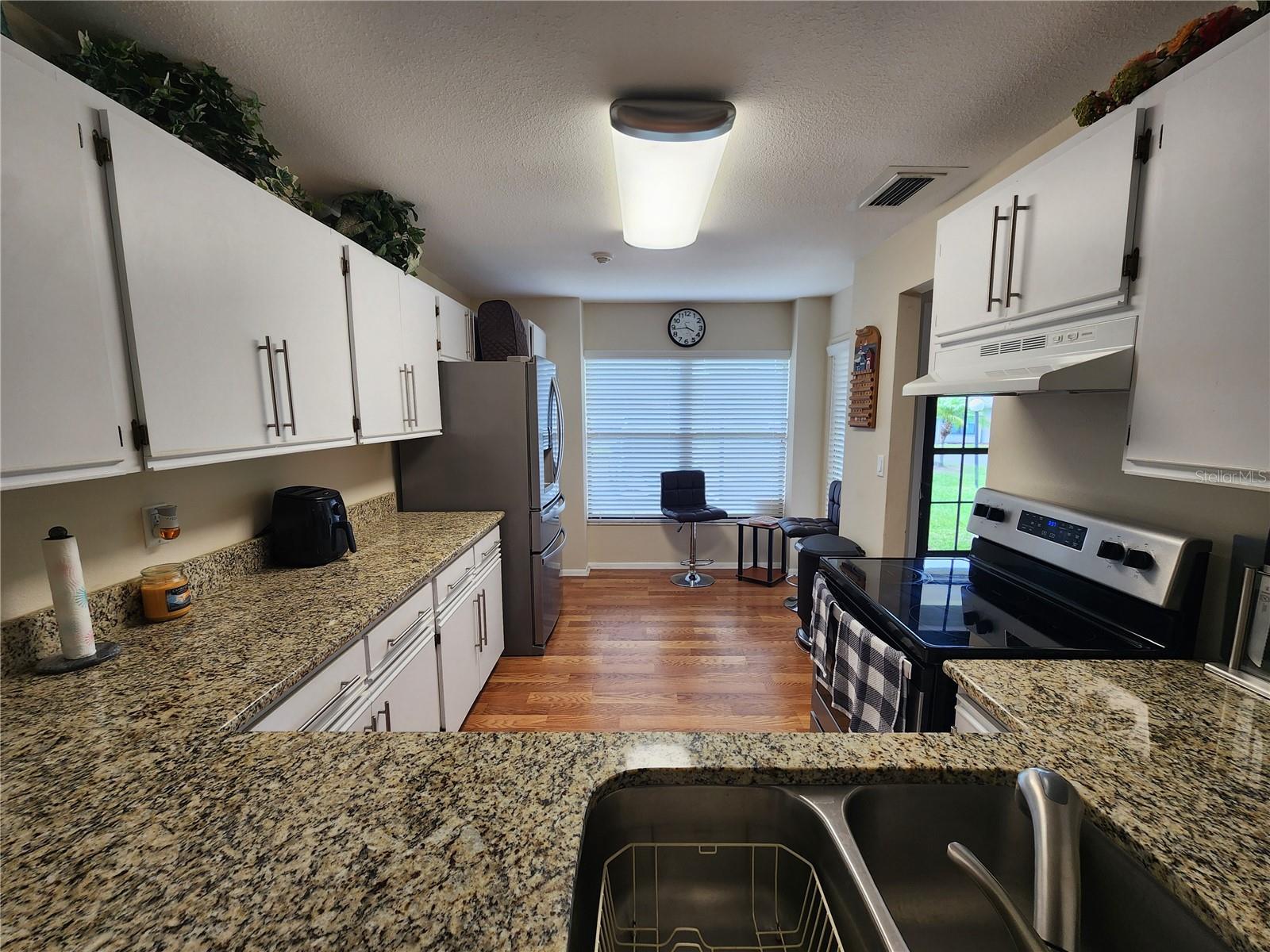 Image 15 of 29 For 948 Beneva Road V25