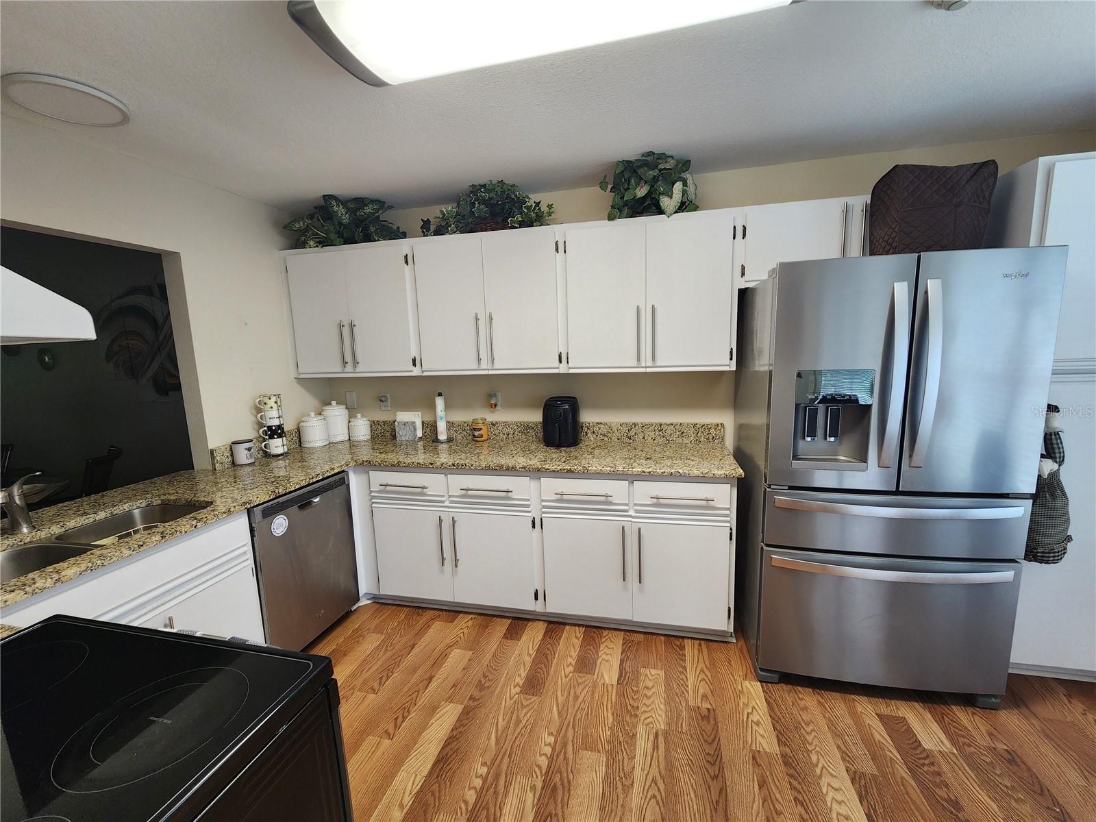 Image 22 of 29 For 948 Beneva Road V25