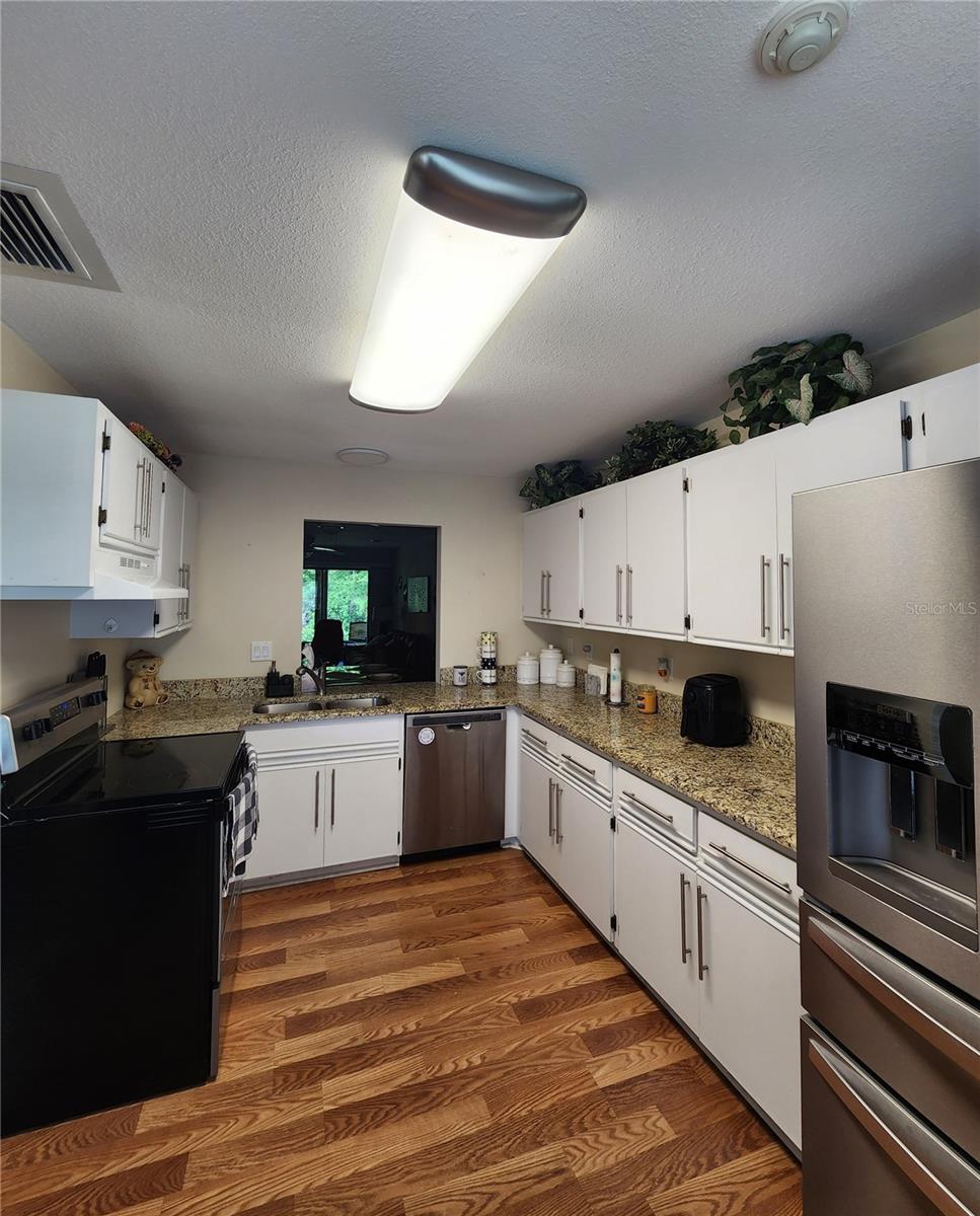 Image 23 of 29 For 948 Beneva Road V25
