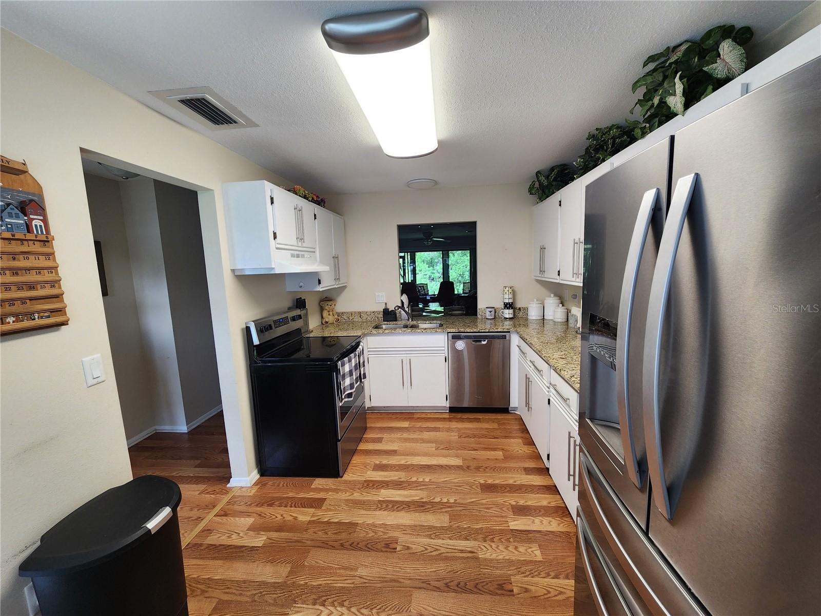 Image 25 of 29 For 948 Beneva Road V25