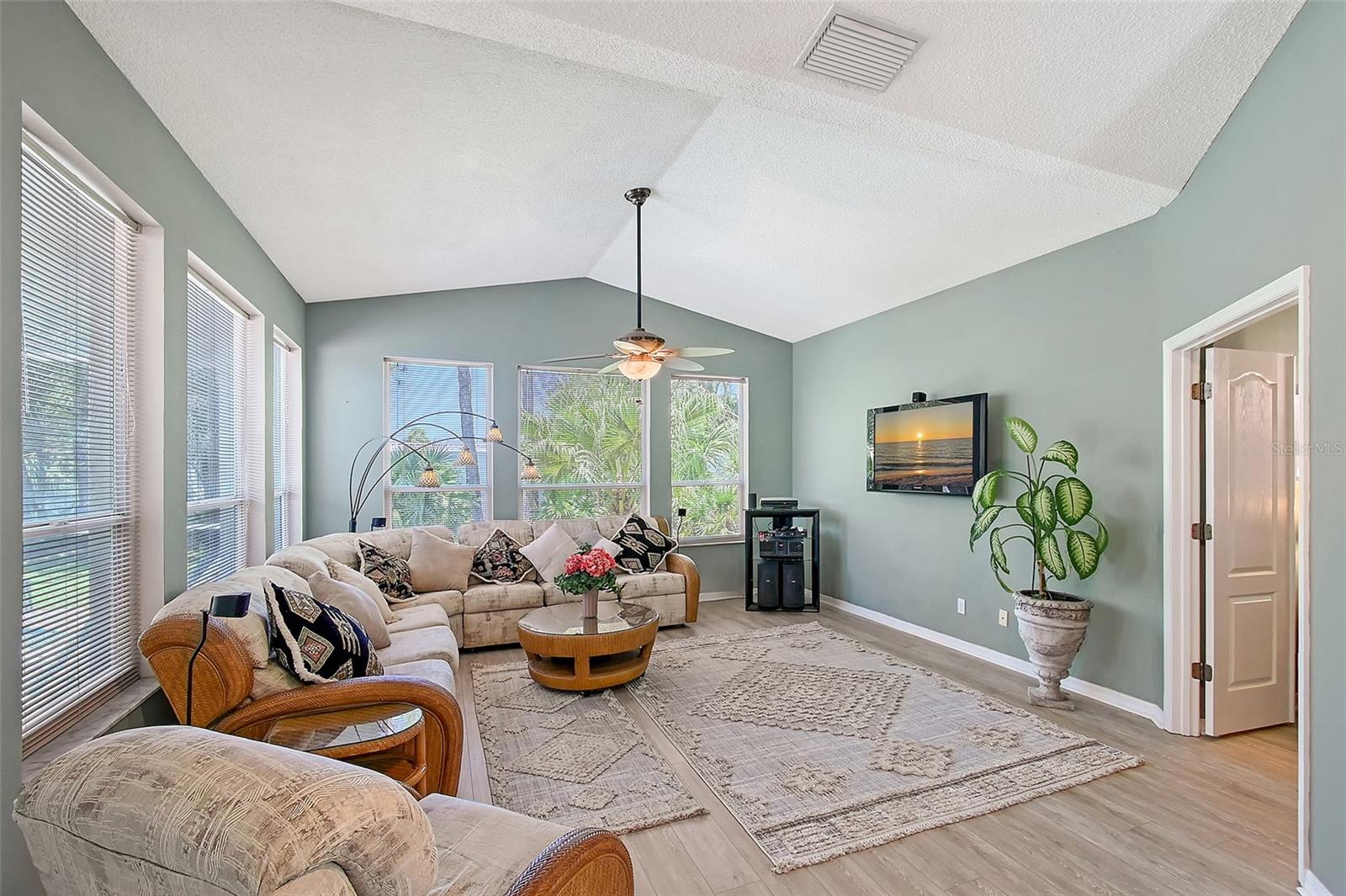 Image 11 of 31 For 8924 Huntington Pointe Drive