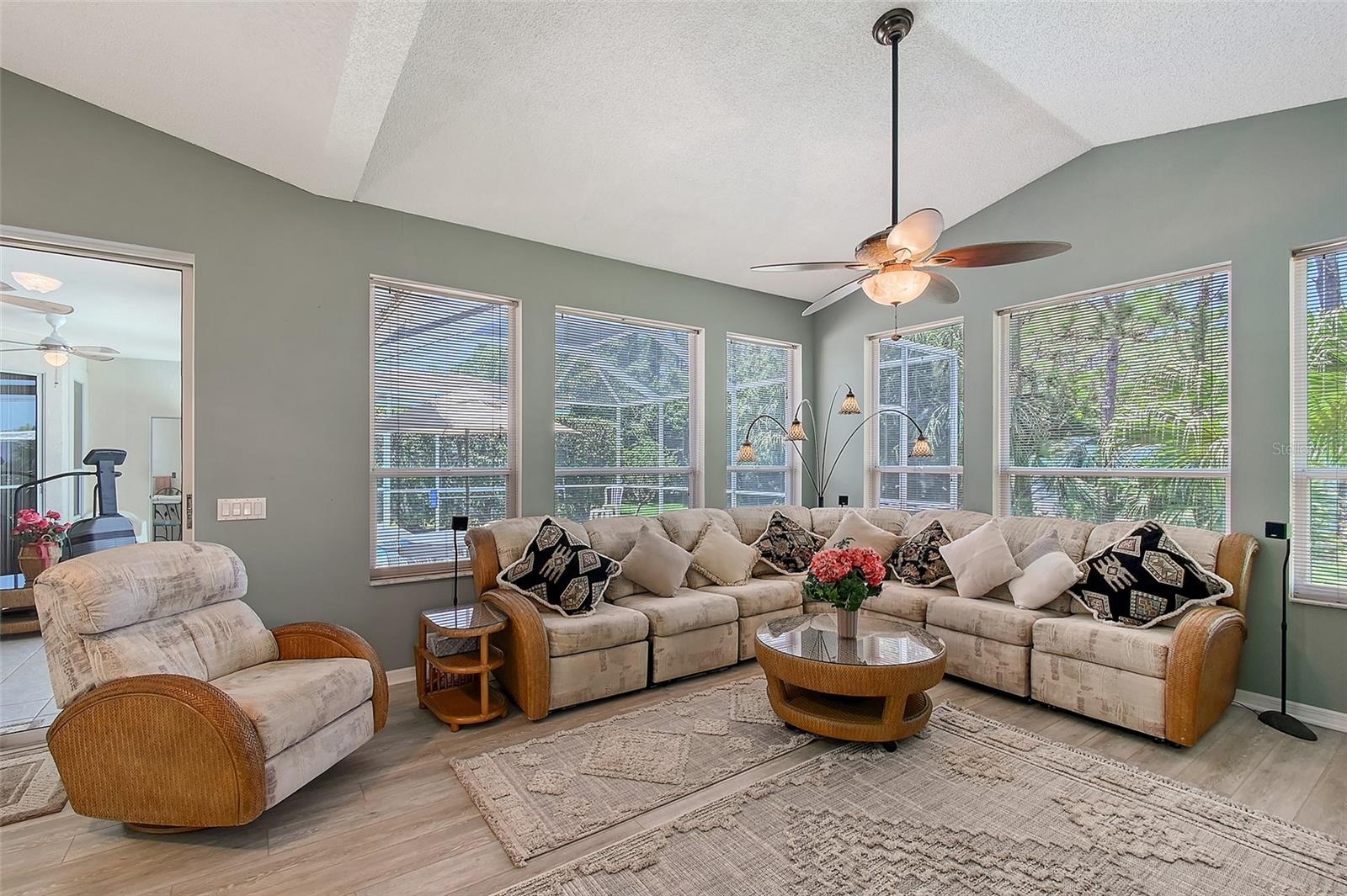 Image 13 of 31 For 8924 Huntington Pointe Drive