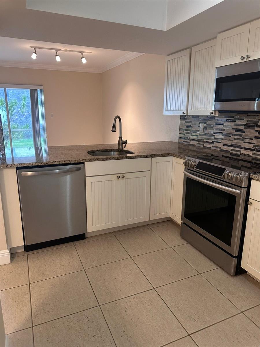 Image 3 of 27 For 1434 Marion Avenue 1