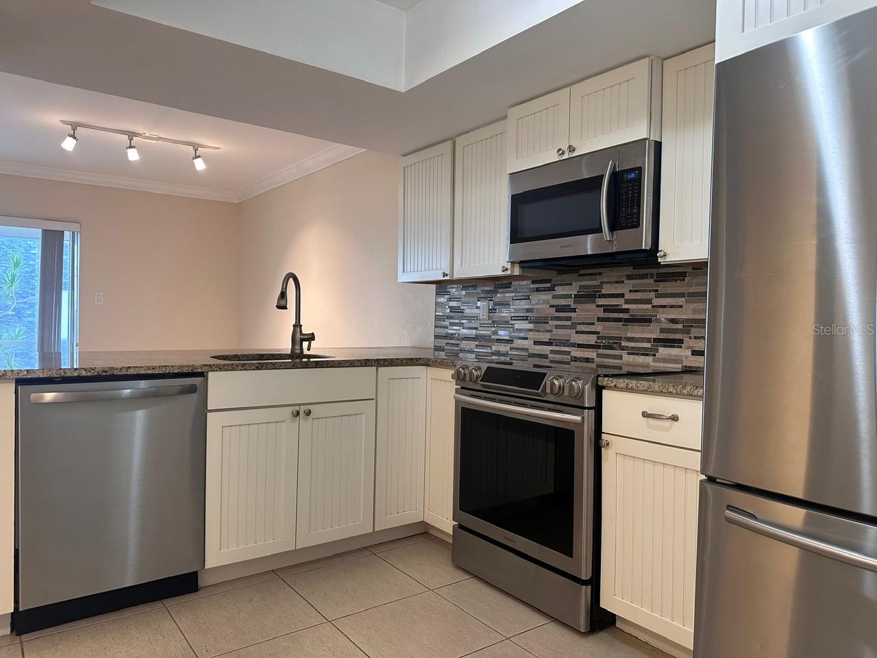 Image 4 of 27 For 1434 Marion Avenue 1