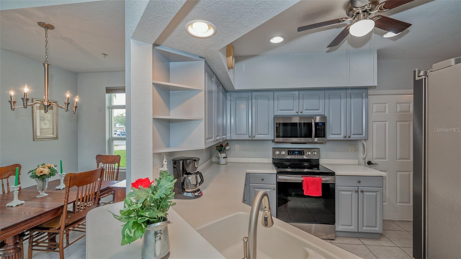 Image 12 of 54 For 7357 Fountain Palm Circle 11-102