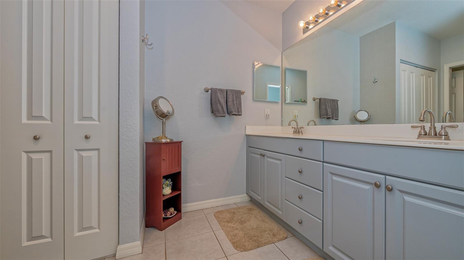 Image 18 of 54 For 7357 Fountain Palm Circle 11-102