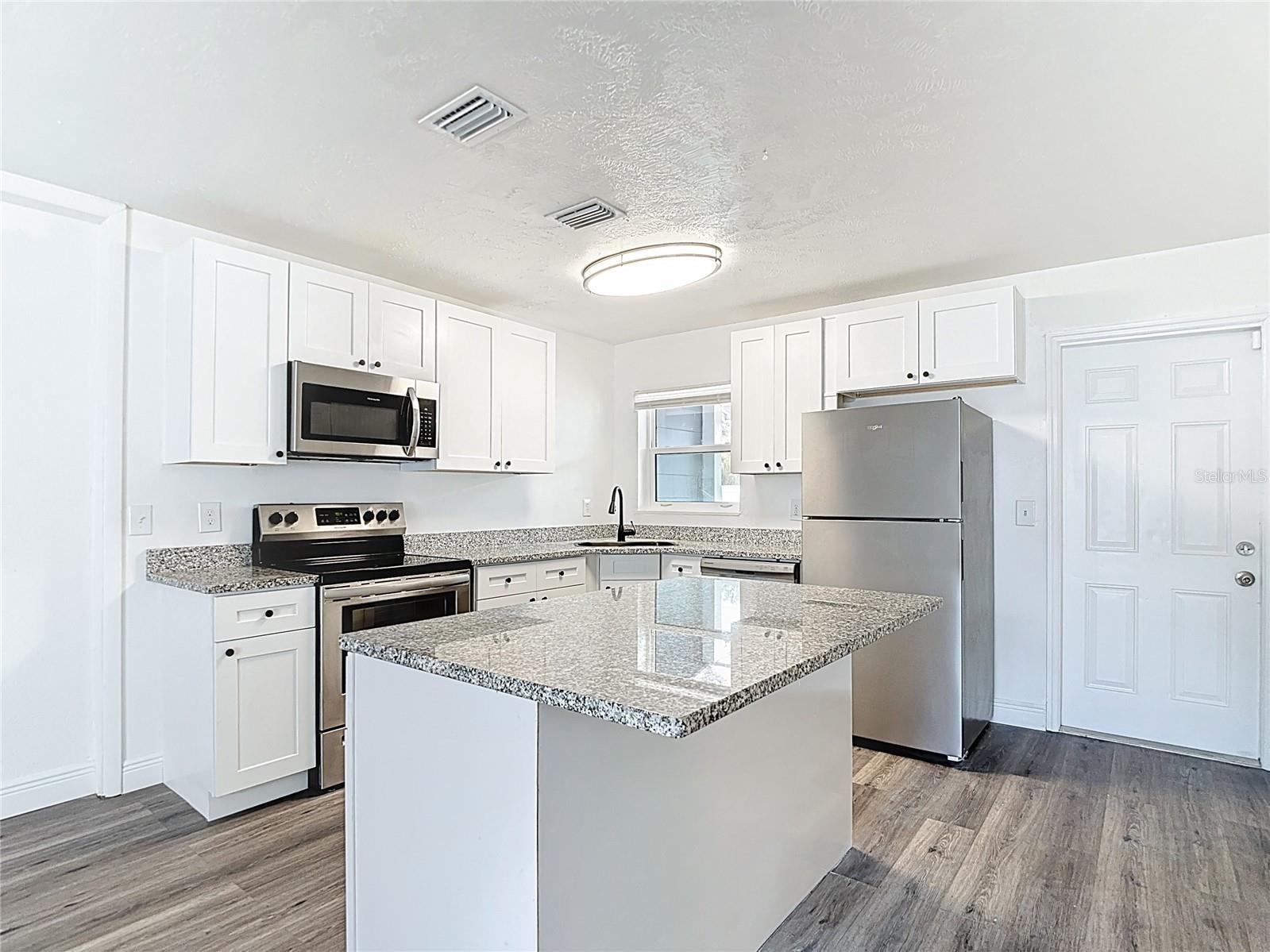 Image 4 of 17 For 1409 College Park Lane