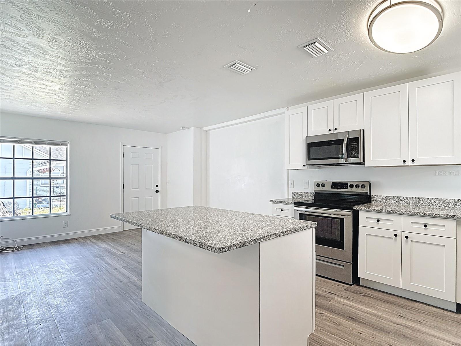 Image 5 of 17 For 1409 College Park Lane