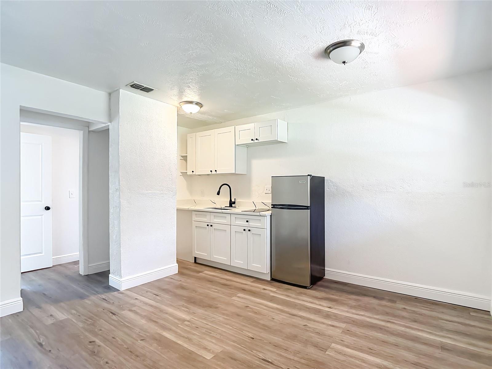 Image 7 of 17 For 1409 College Park Lane
