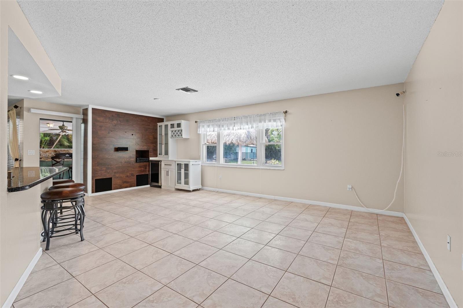 Image 17 of 48 For 344 Bernard Avenue