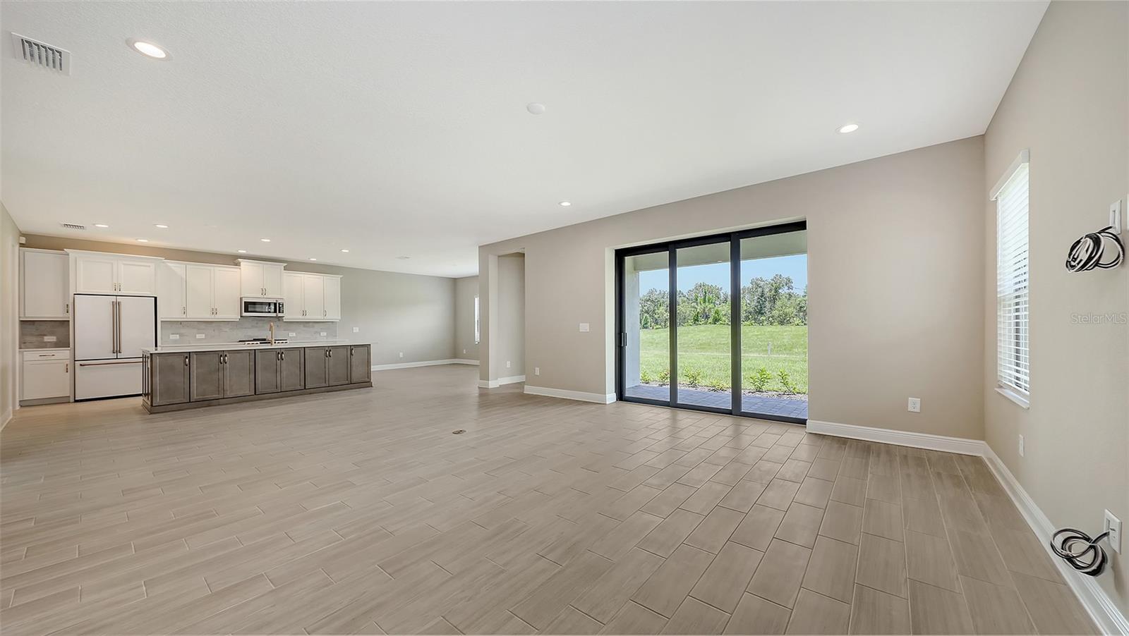 Image 11 of 54 For 2254 Lady Palm Loop