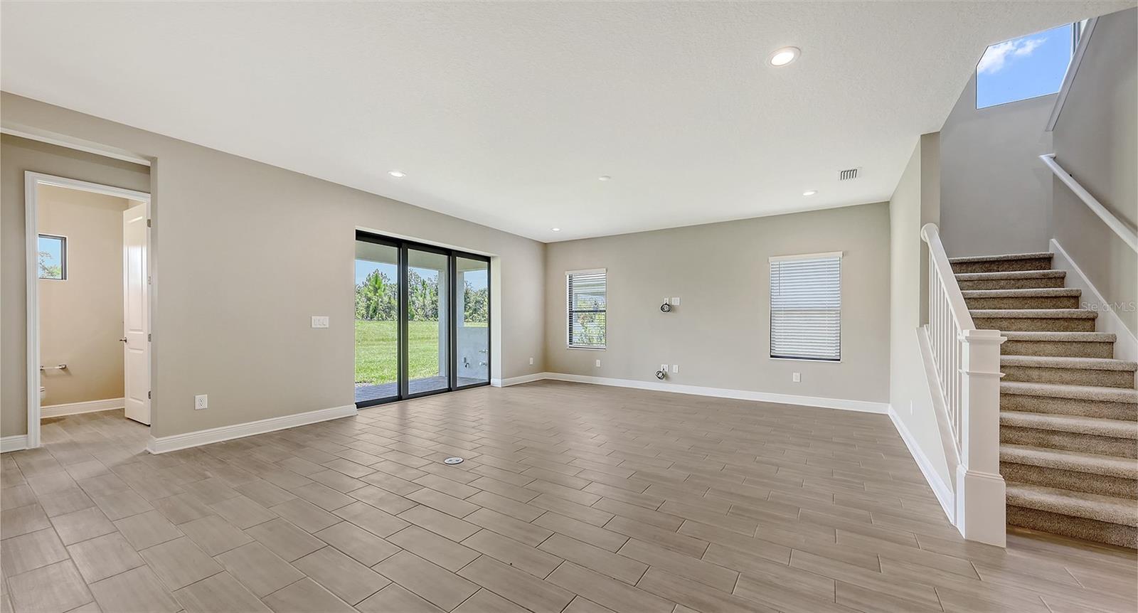 Image 6 of 54 For 2254 Lady Palm Loop