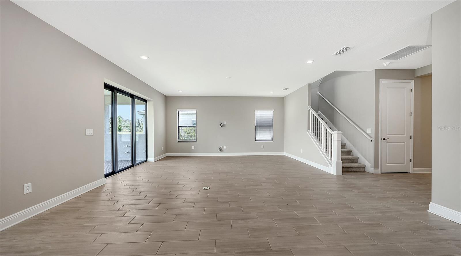 Image 7 of 54 For 2254 Lady Palm Loop