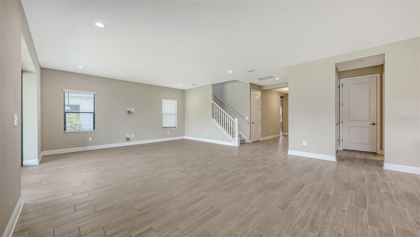 Image 8 of 54 For 2254 Lady Palm Loop