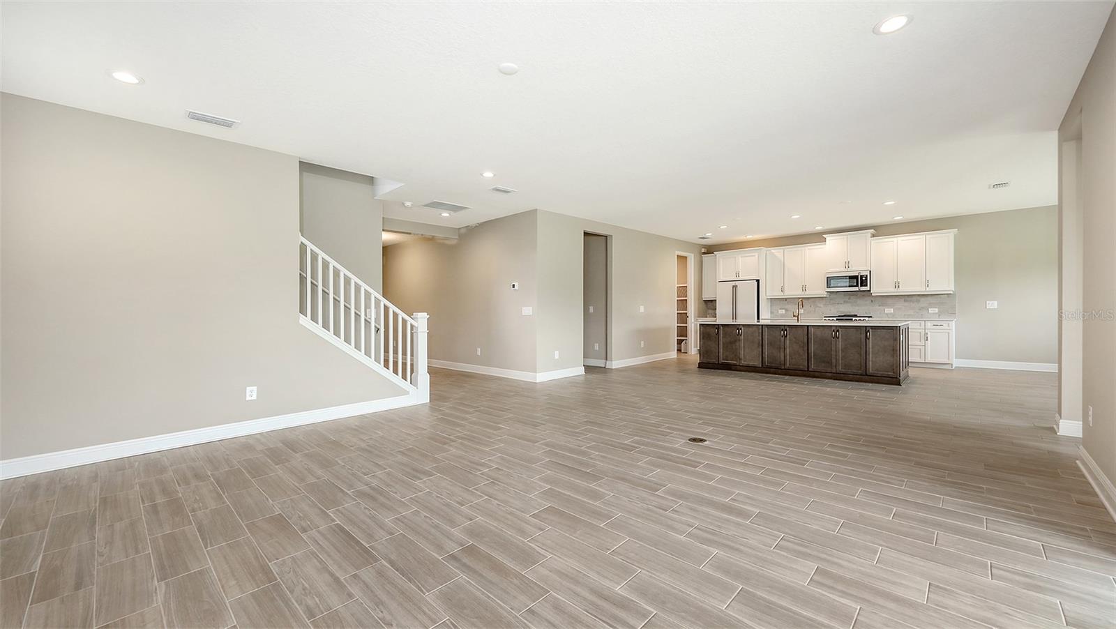 Image 9 of 54 For 2254 Lady Palm Loop