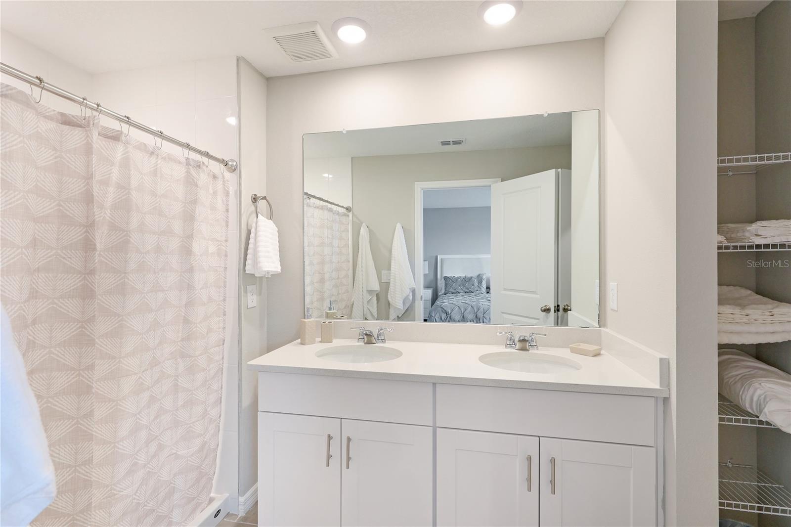 Image 18 of 27 For 17063 Coral Key Drive