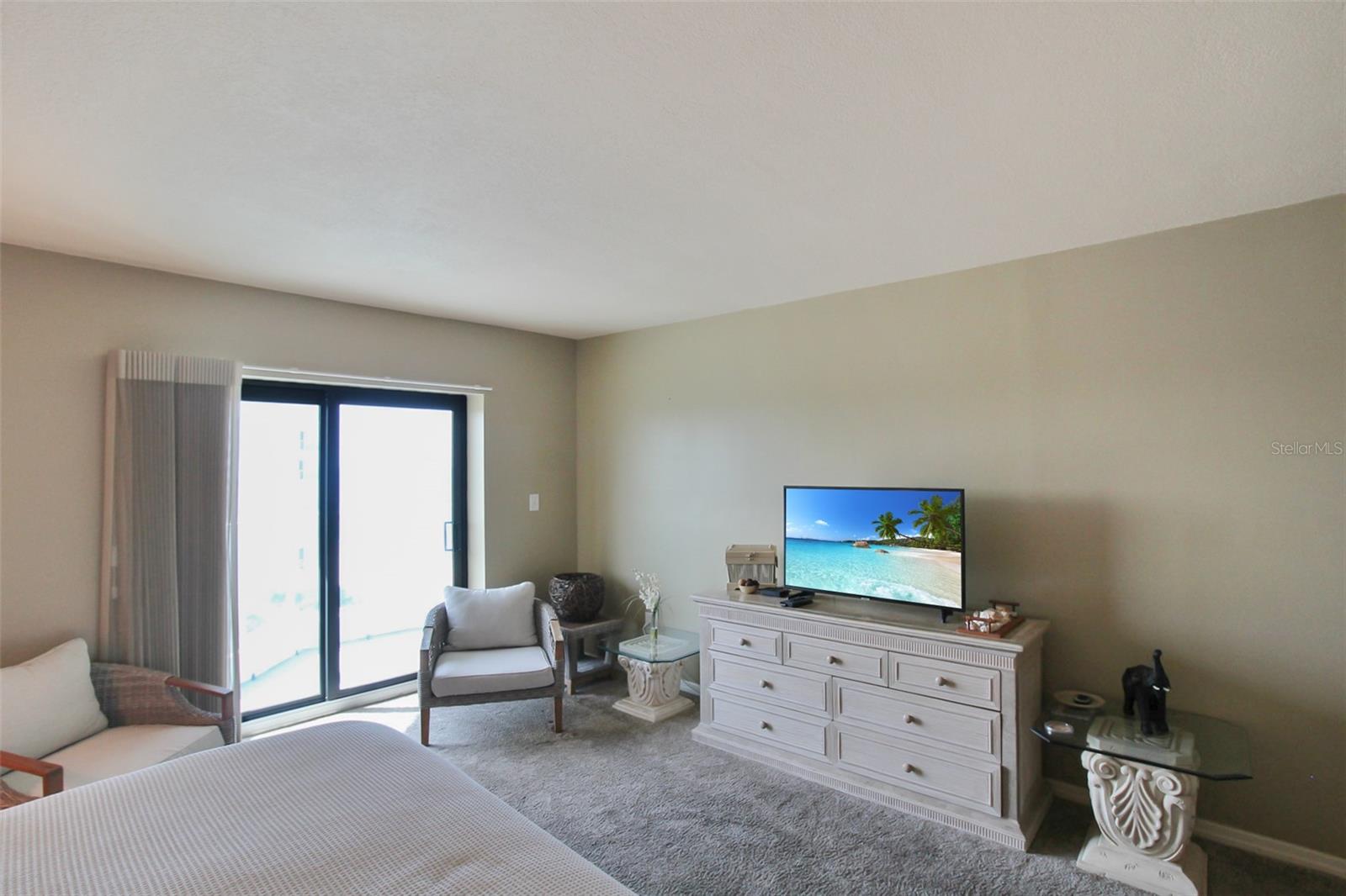 Image 11 of 46 For 1050 Longboat Club Road 702