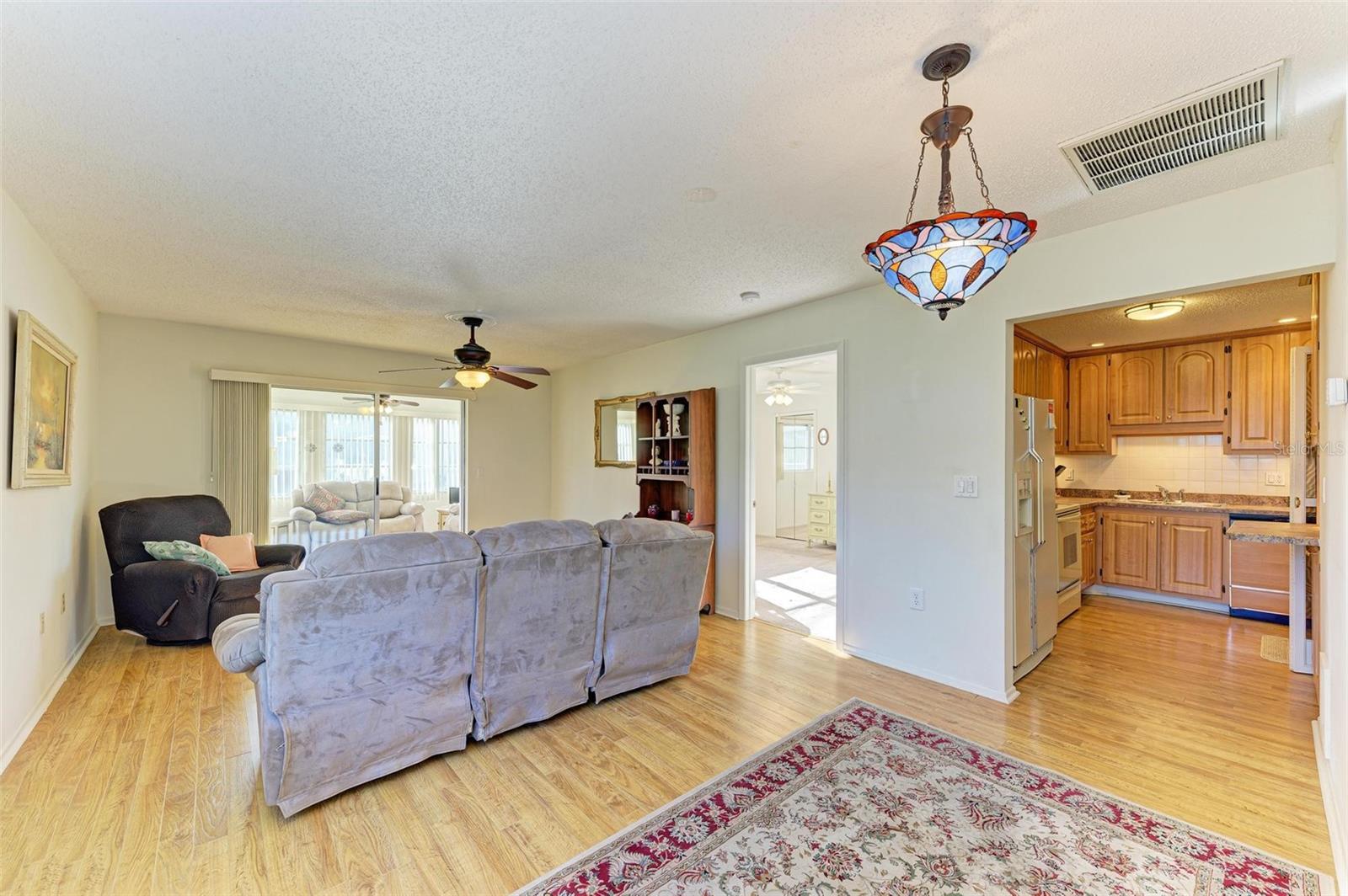 Image 13 of 38 For 390 301 Boulevard W 11d