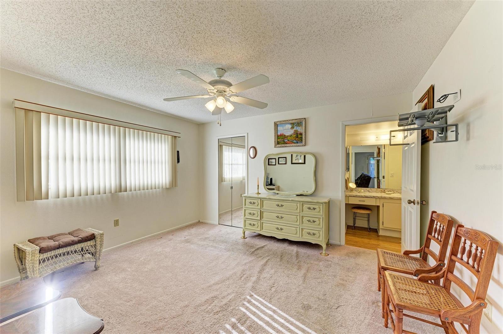 Image 21 of 38 For 390 301 Boulevard W 11d