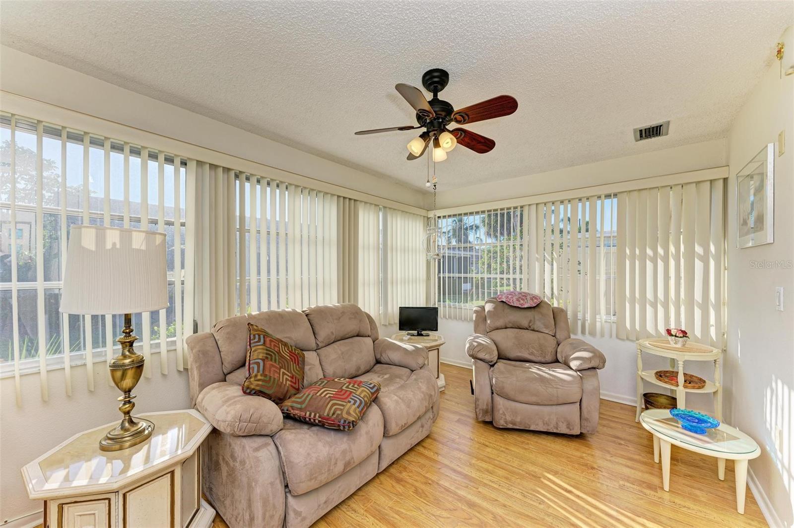 Image 26 of 38 For 390 301 Boulevard W 11d