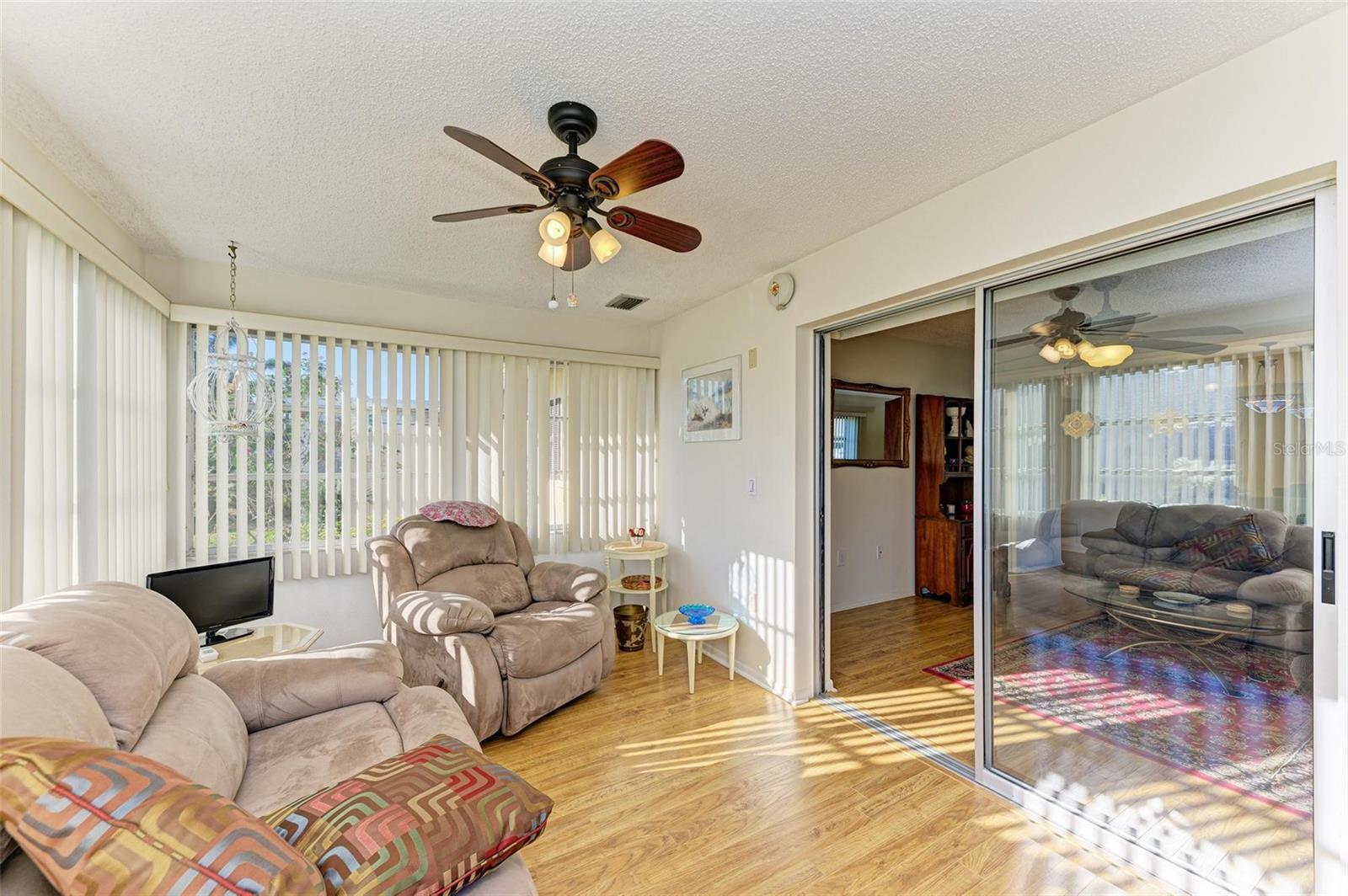 Image 27 of 38 For 390 301 Boulevard W 11d