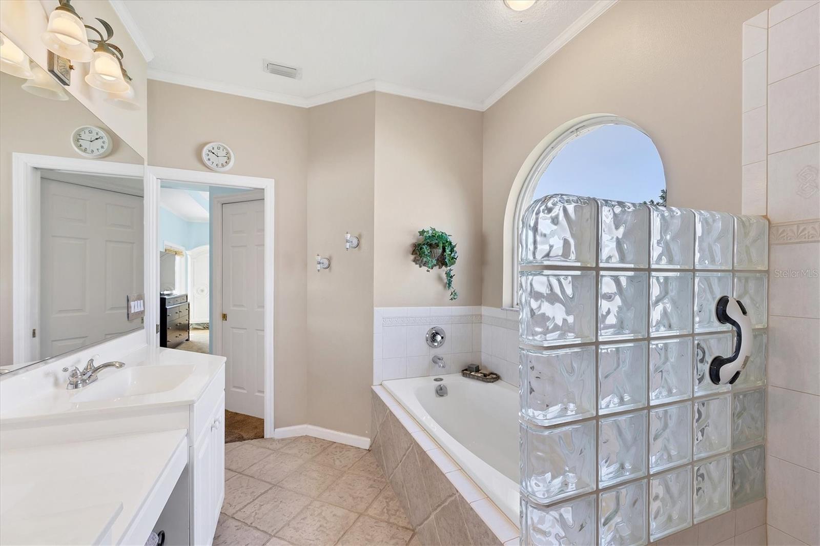 Image 19 of 35 For 5786 Sandy Pointe Drive