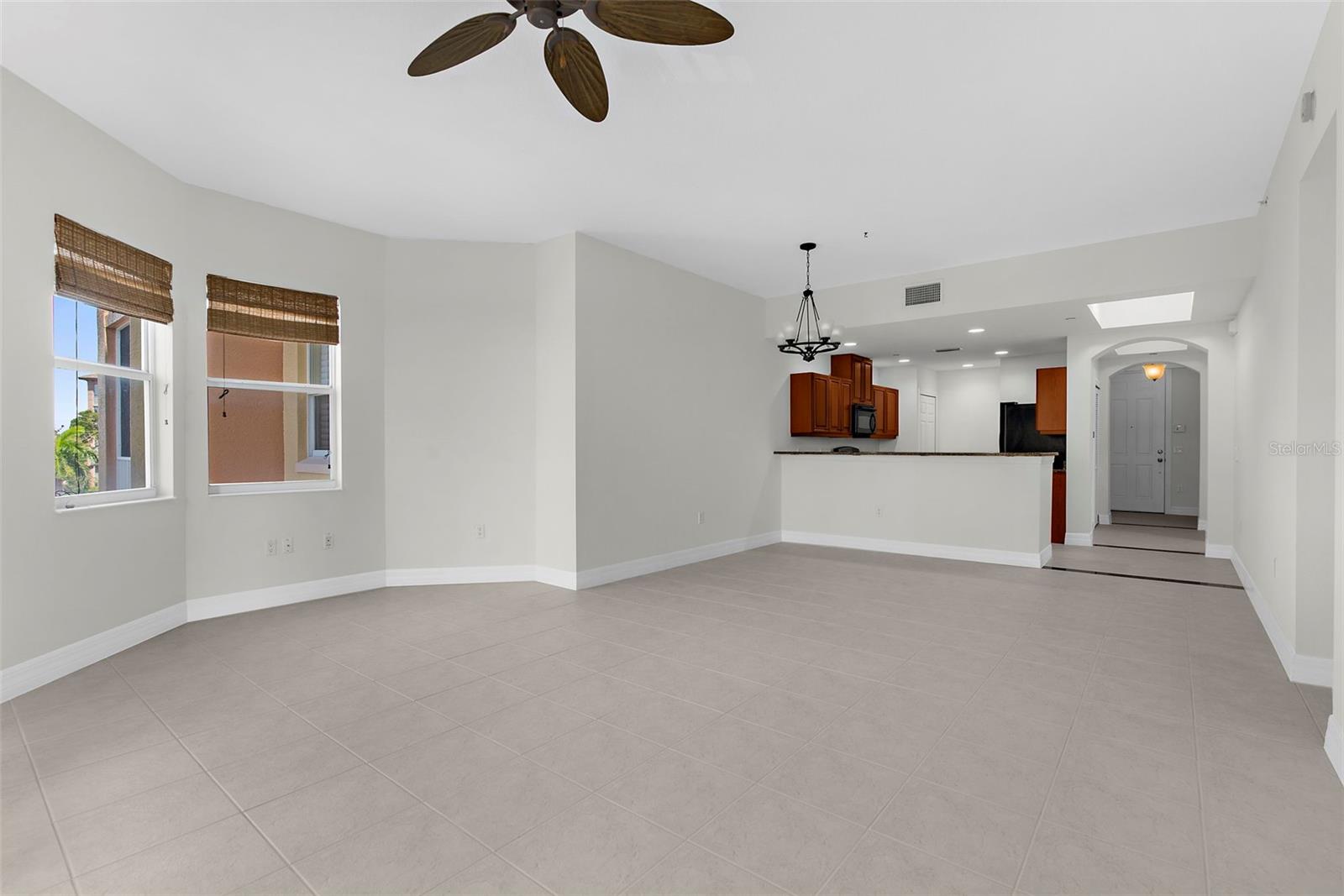 Image 17 of 38 For 1921 Monte Carlo Drive 405