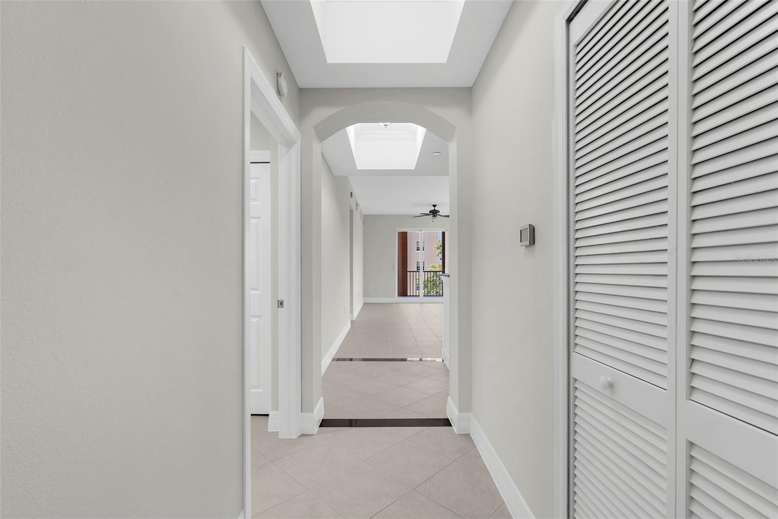Image 30 of 38 For 1921 Monte Carlo Drive 405