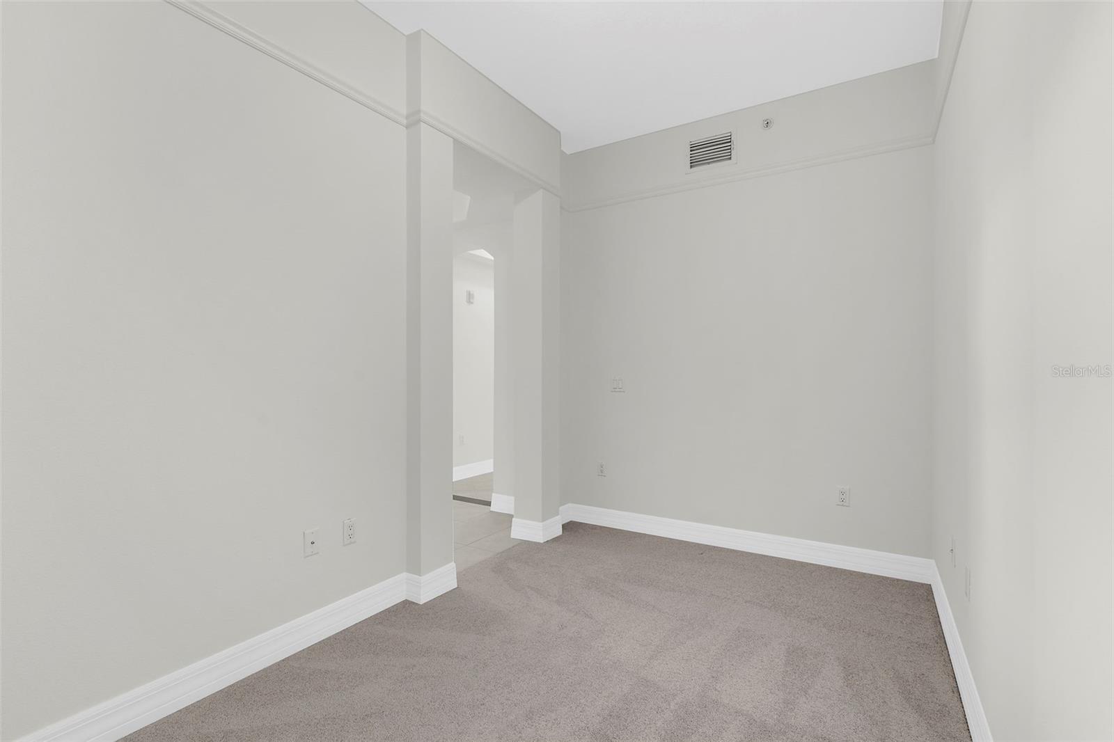 Image 34 of 38 For 1921 Monte Carlo Drive 405