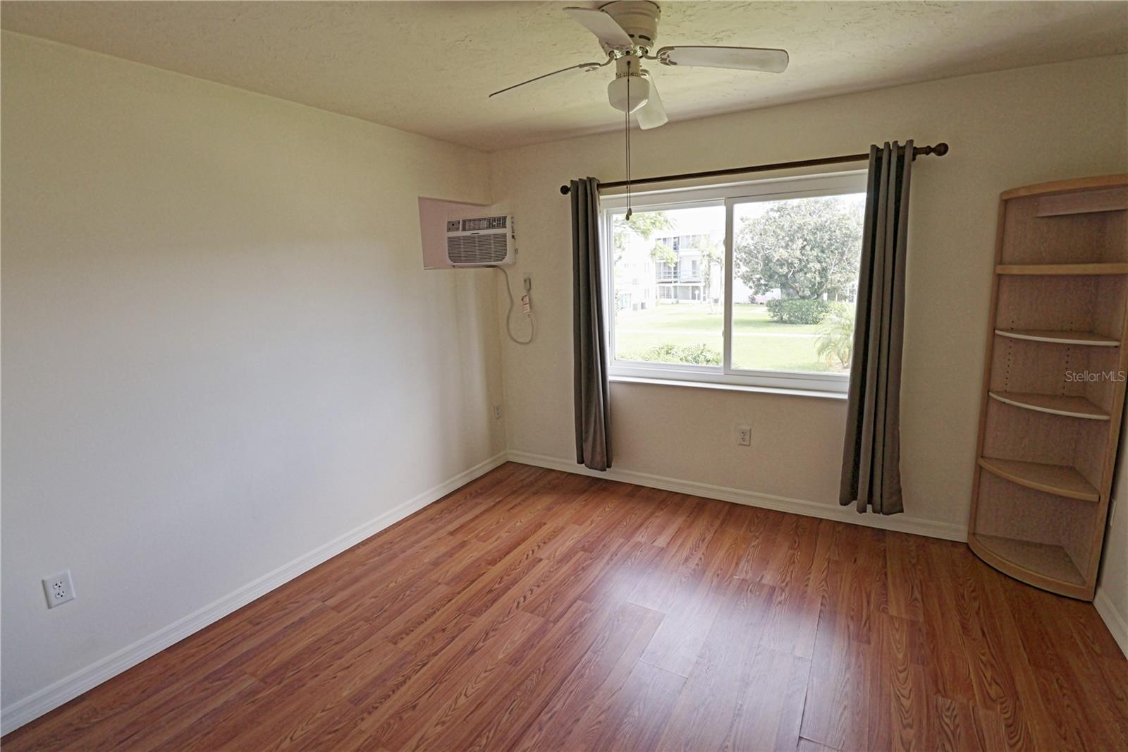 Image 5 of 13 For 1863 Sunny Drive G22