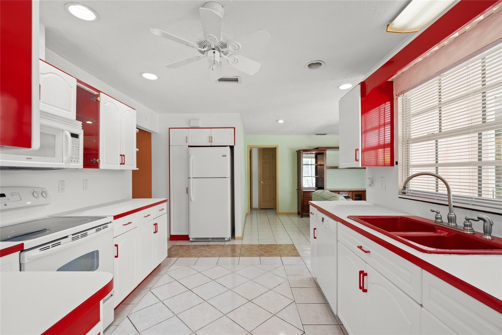Image 10 of 54 For 464 Rubens Drive E