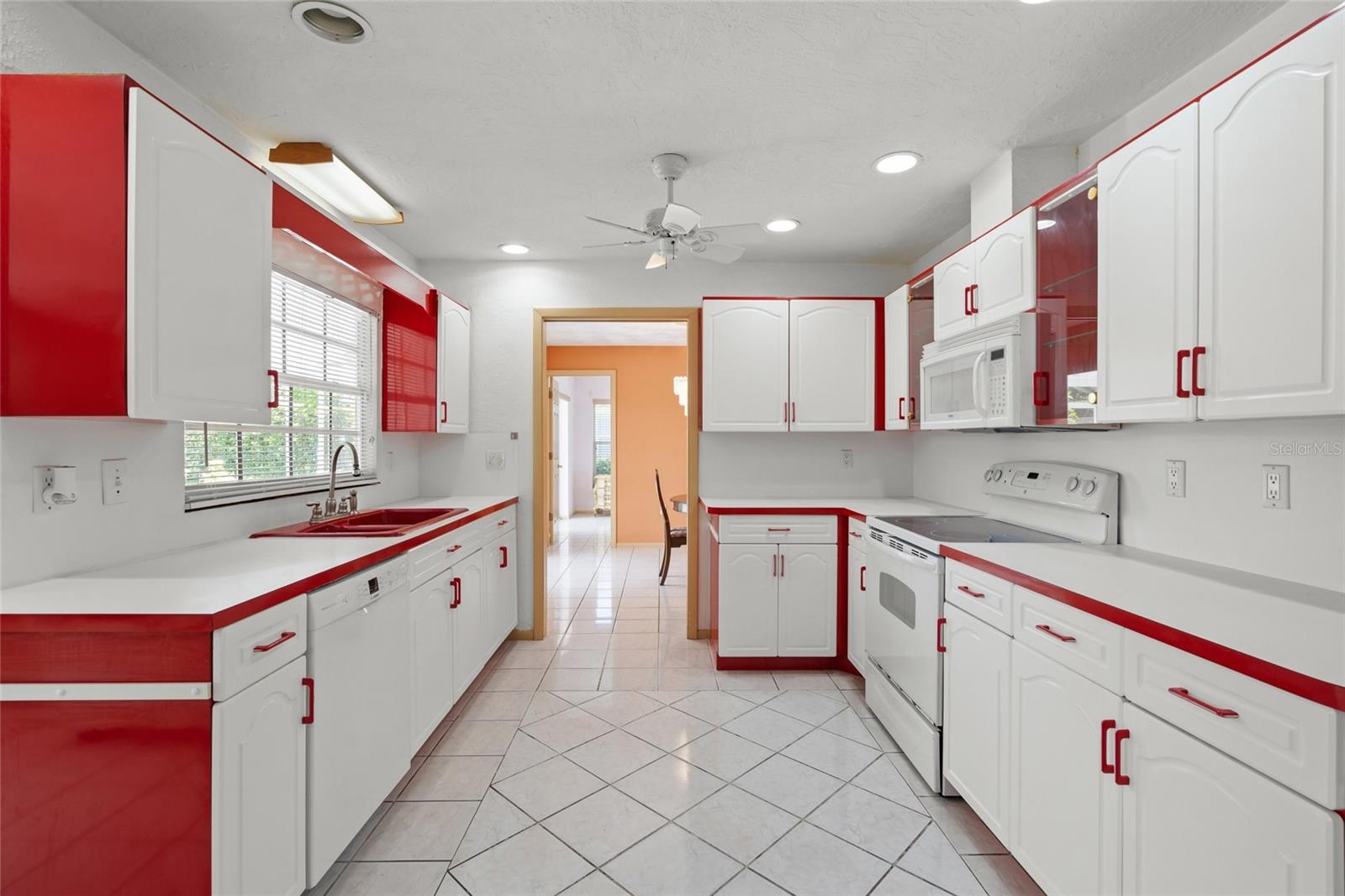 Image 11 of 54 For 464 Rubens Drive E
