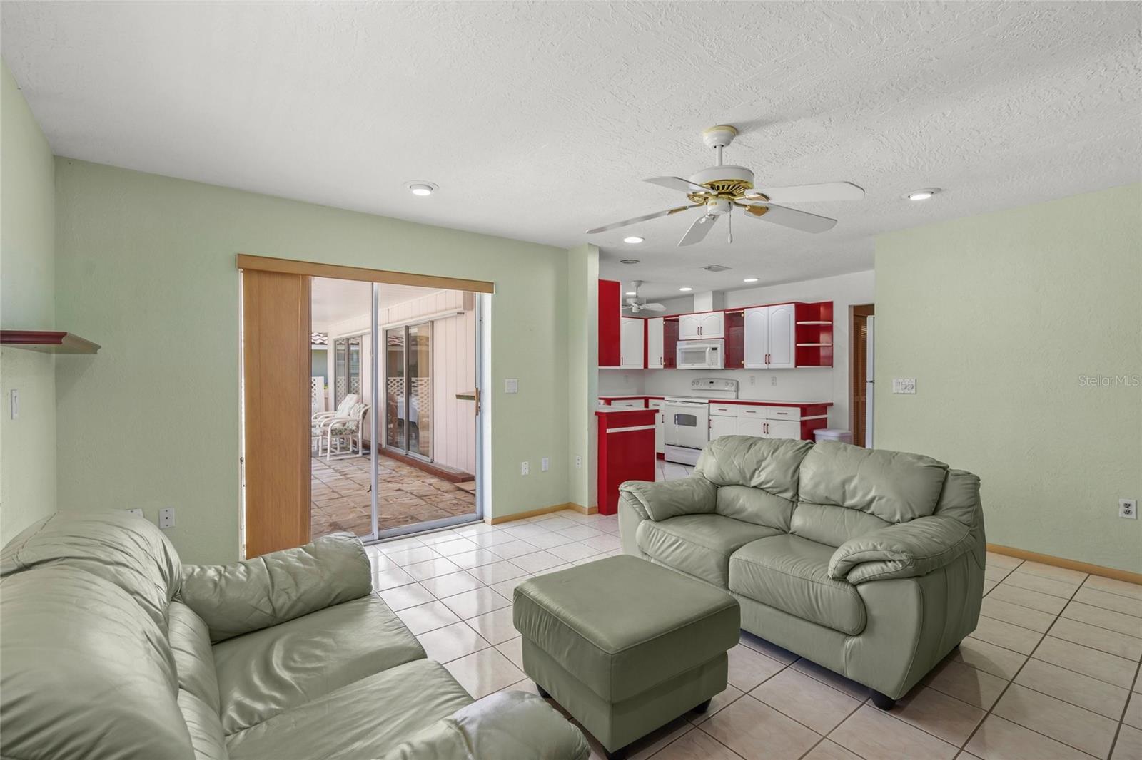 Image 15 of 54 For 464 Rubens Drive E