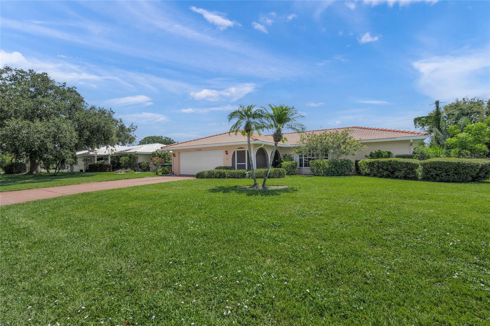 Image 2 of 54 For 464 Rubens Drive E