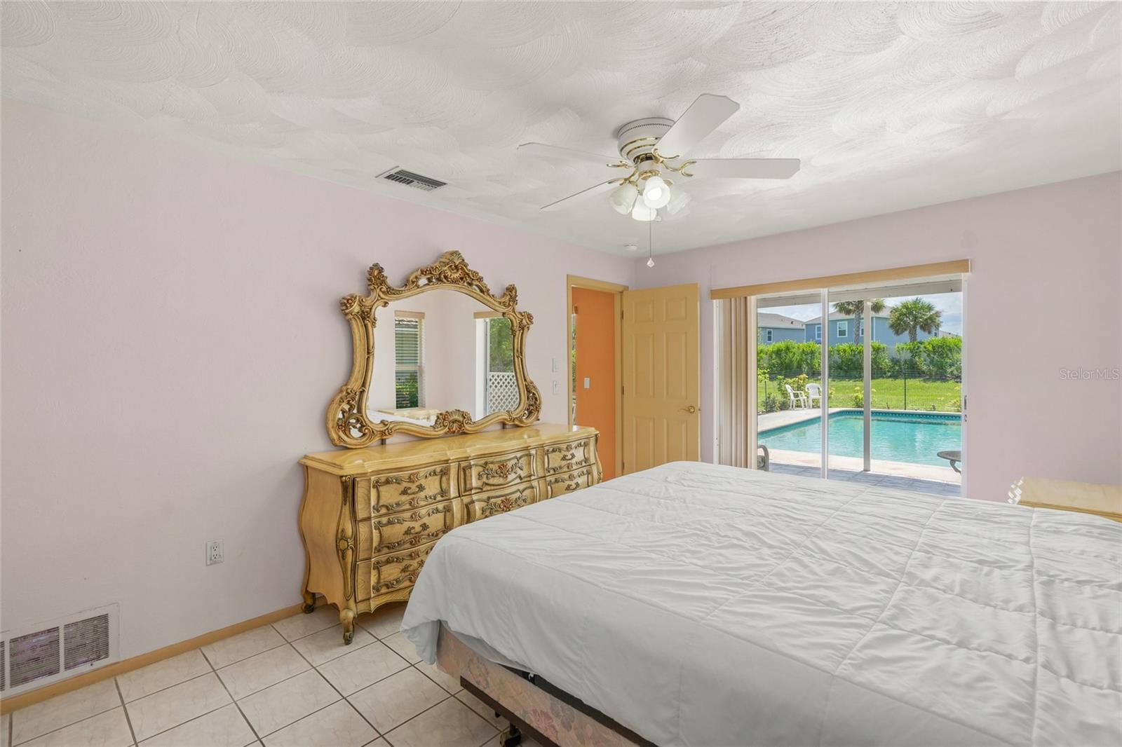 Image 20 of 54 For 464 Rubens Drive E