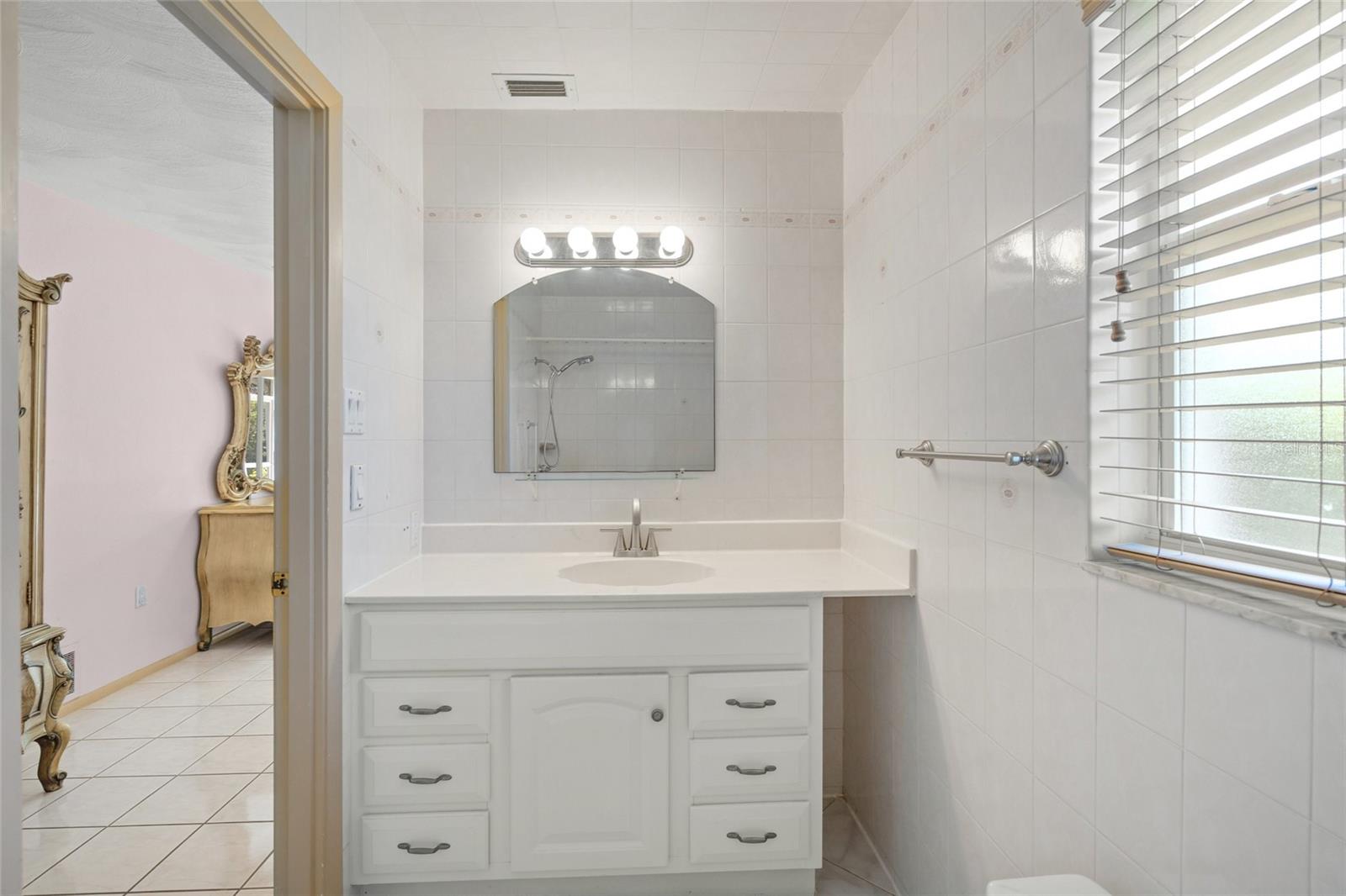 Image 22 of 54 For 464 Rubens Drive E