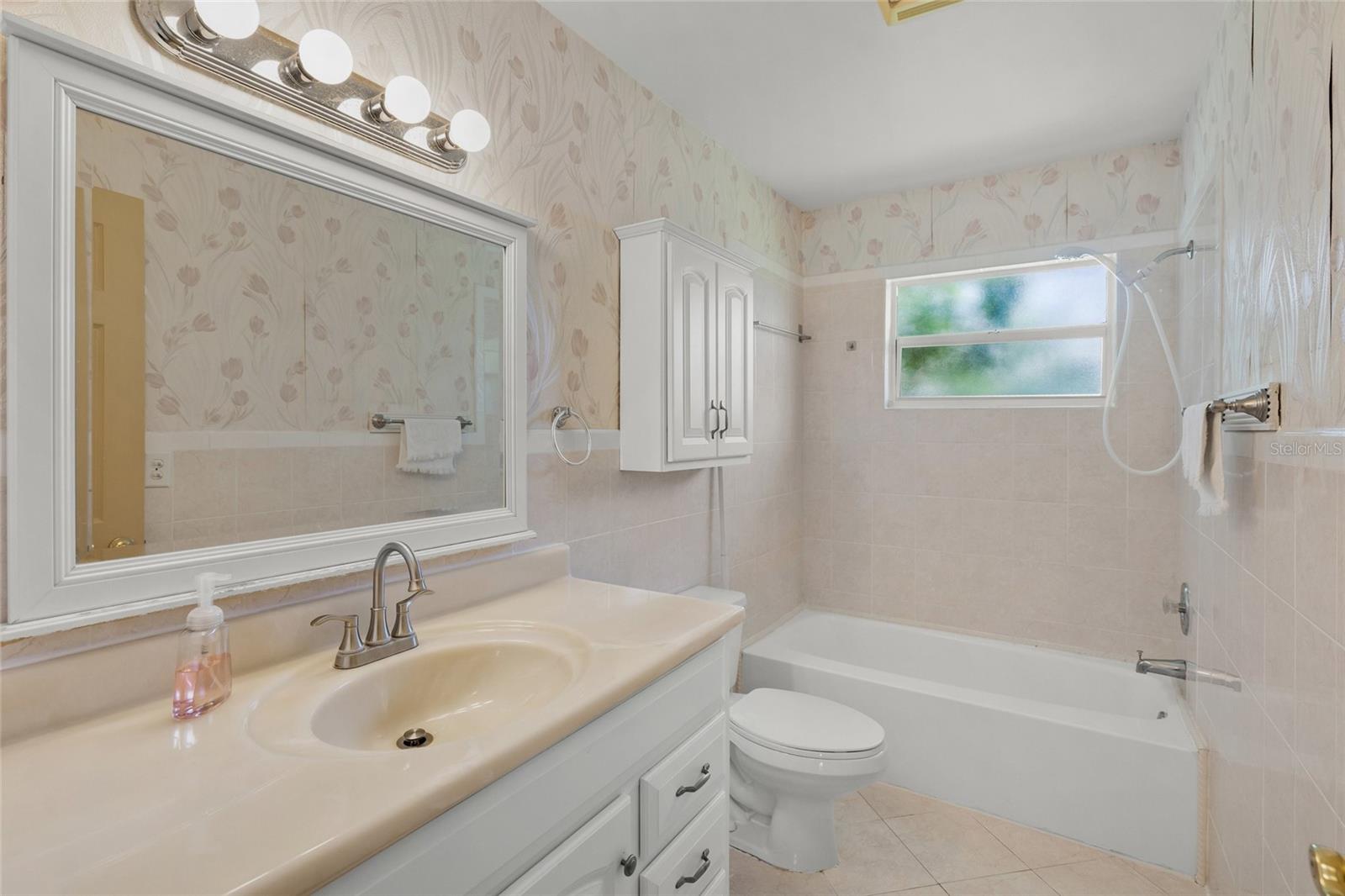 Image 25 of 54 For 464 Rubens Drive E