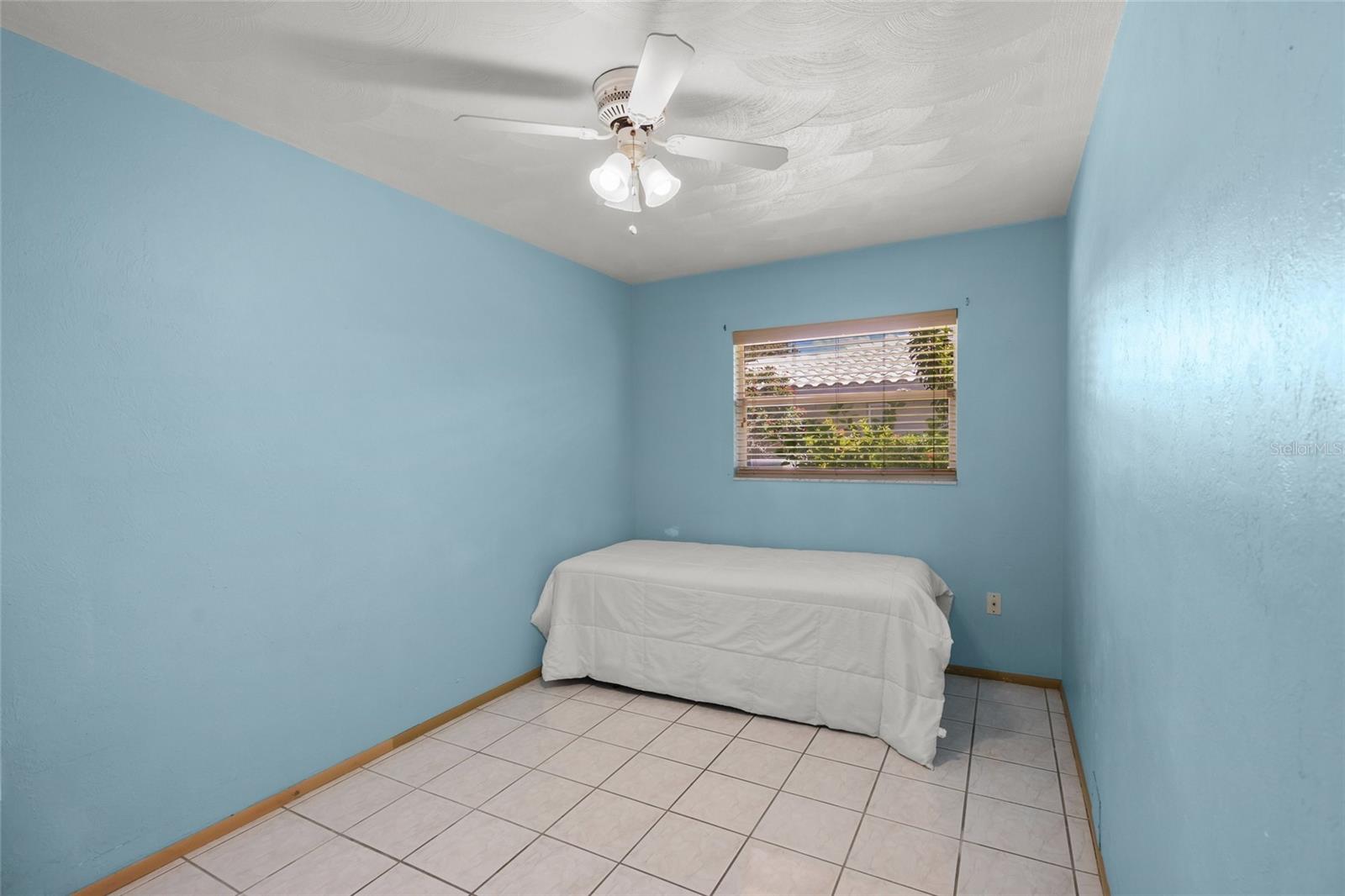 Image 27 of 54 For 464 Rubens Drive E