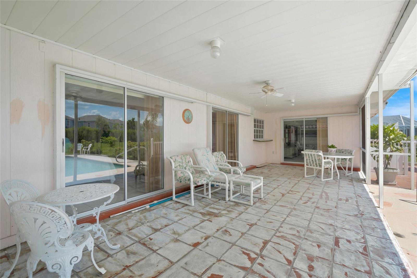 Image 30 of 54 For 464 Rubens Drive E