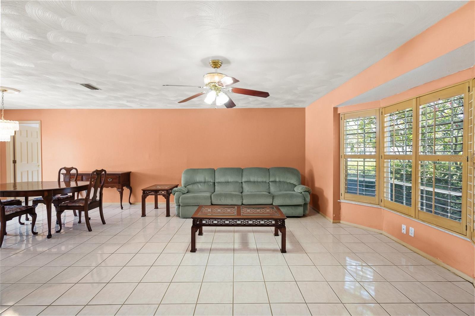 Image 4 of 54 For 464 Rubens Drive E